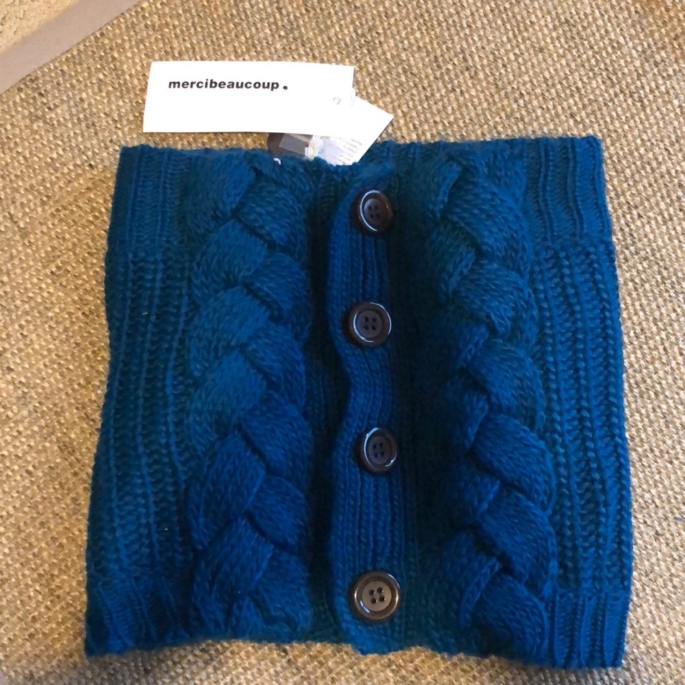 Japanese brand- Mercibeaucoup cable neck scarf